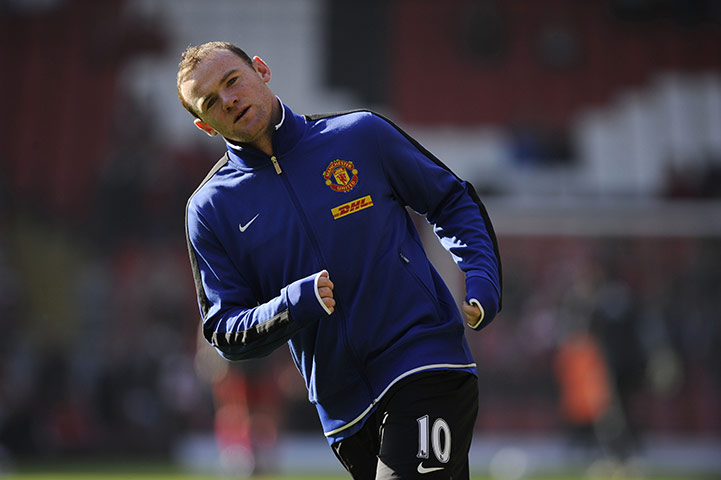 Liverpool v United: Wayne Rooney warms up before the game