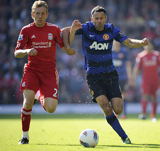 Liverpool v United: Lucas and Giggs link arms