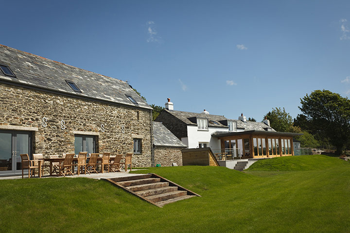 Christmas cottages: Tregullund barn, Cornwall 