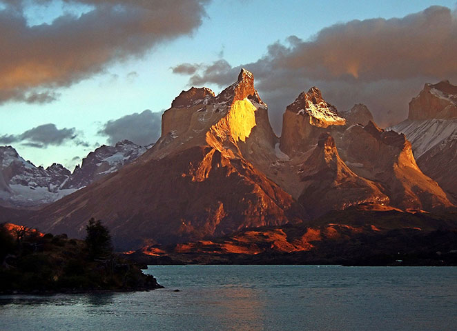 Sunset/sunrise: Lake Pehoe in Torre de Paine national park
