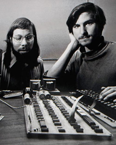 steve jobs dies: Circa 1976: Steve Jobs and Steve Wozniak with their original Apple I