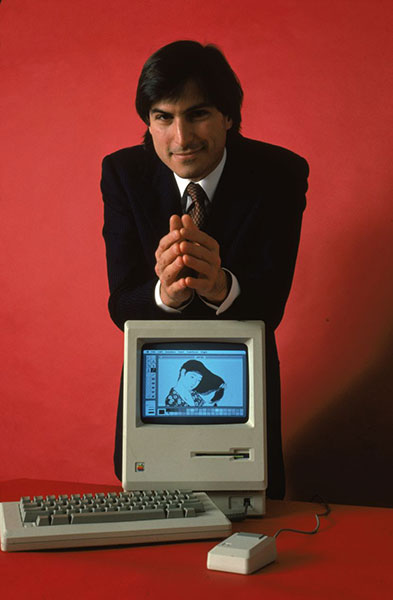 steve jobs dies: 1984: Steve Jobs with the Macintosh 128k, the original Macintosh computer