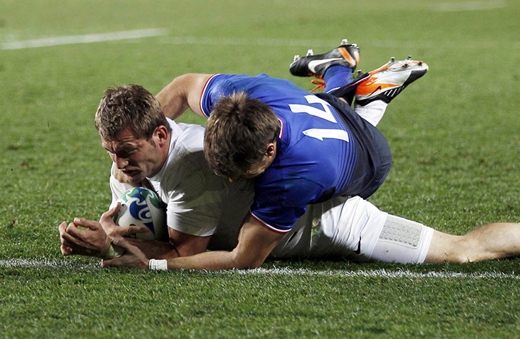 England v France: Vincent Clerc fails to prevent Mark Cueto from scoring a try
