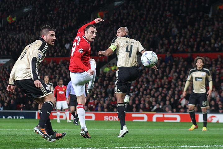 Champions League Tuesday: Berbatov scores for Manchester United