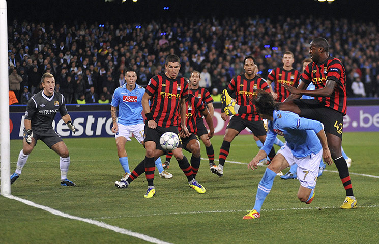 Champions League Tuesday: Napoli's Cavani heads to score against Manchester City