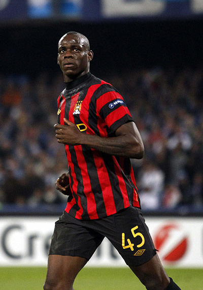 Champions League Tuesday: Manchester City's Balotelli celebrates after scoring against Napoli