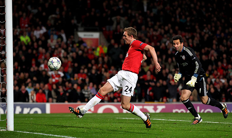 Tuesday Champions League: Darren Fletcher scores for Manchester United against Benfica