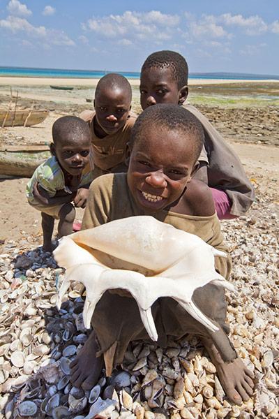 Mozambique dhow trip: Kids on Arimba