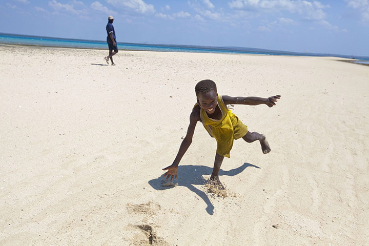 Mozambique dhow trip: Arimba, somersaulting