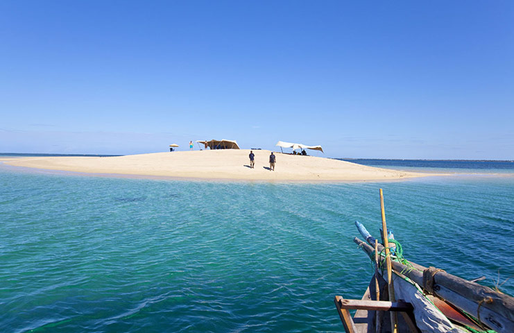 Mozambique dhow trip: Sandbank dining Ibo Island