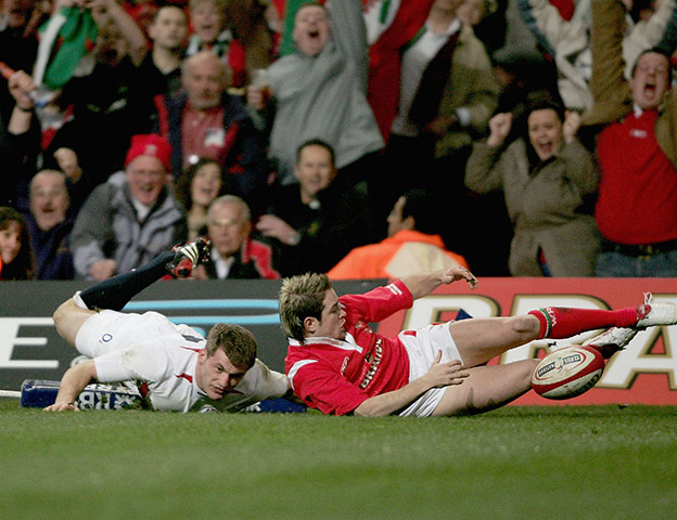 Shane Williams' top trys: Shane Williams of Wales scores in the corner against England 