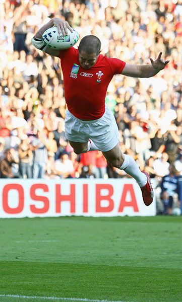 Shane Williams' top trys: Shane Williams dives over to score his Wales' second try against Fiji