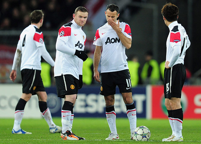 Wed Champ League: Wayne Rooney and Ryan Giggs wait to kick off after Basel score