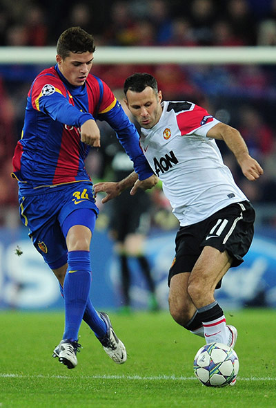 Wed Champ League: Basel's Granit Xhaka and Manchester United's Ryan Giggs battle for the ball