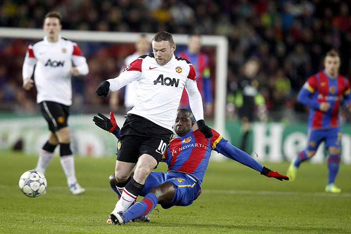 Wed Champ League: Manchester United's Wayne Rooney tussles with Basel's Adilson