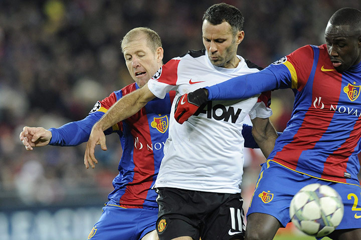 Champions League Wed: Ryan Giggs finds himself crowded out by Basel players