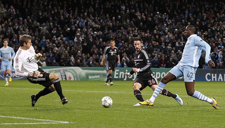 Champions League Wed: Manchester City's Toure shoots to score against Bayern Munich 