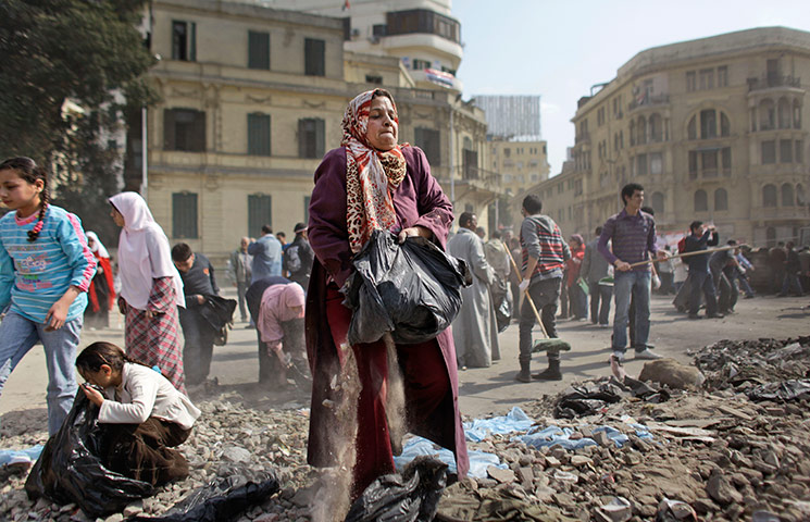 Egyptian-volunteers-clean-008.jpg