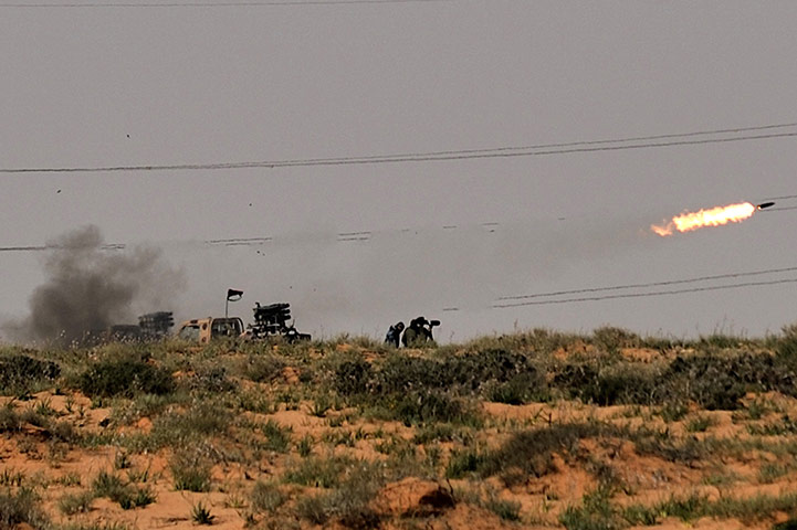 Libyan-rebels-fire-missle-003.jpg
