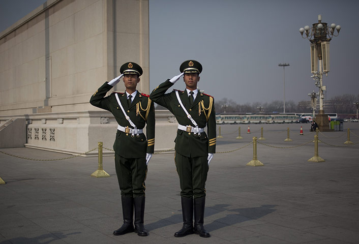 NPC in Beijing: Officers salute