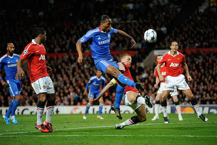 Man Utd v Chelsea: Vidic manages to block Drogba