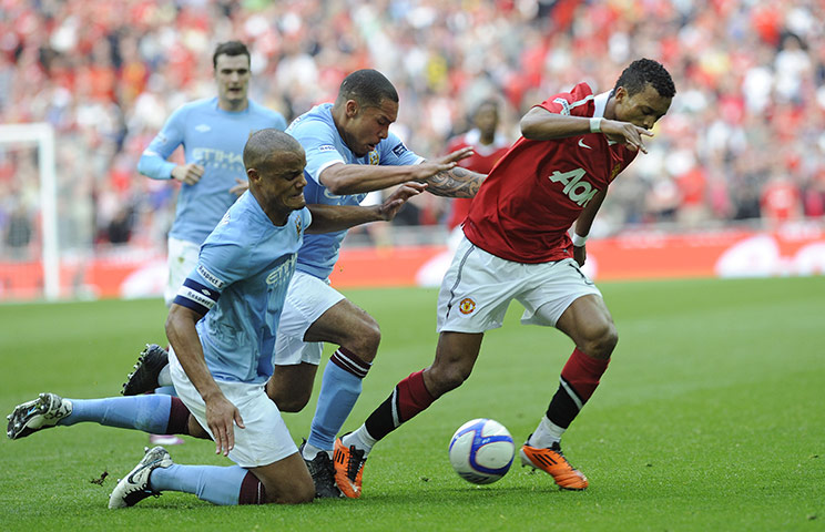 Man City v Man Utd: Nani goes past De Jong and Kompany