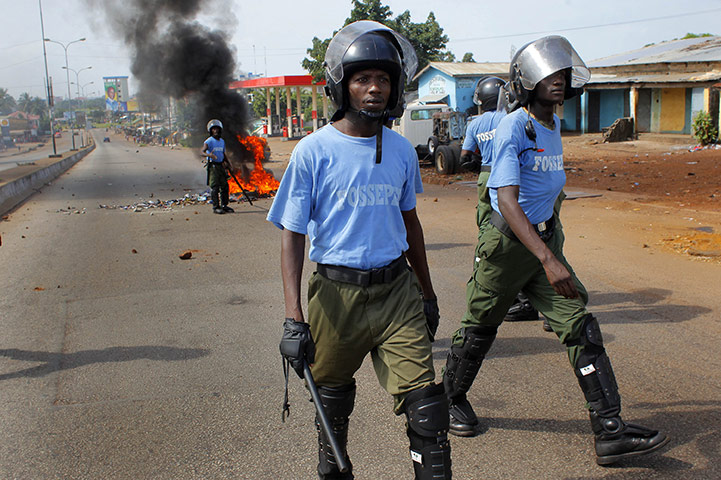 Africa Unrest: Guinea Guinean police face political rioters