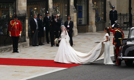 Royal Wedding: Kate Middleton waves as she arrives