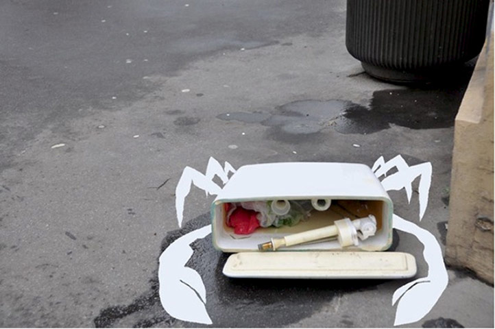 Street art Paris: Urban crab