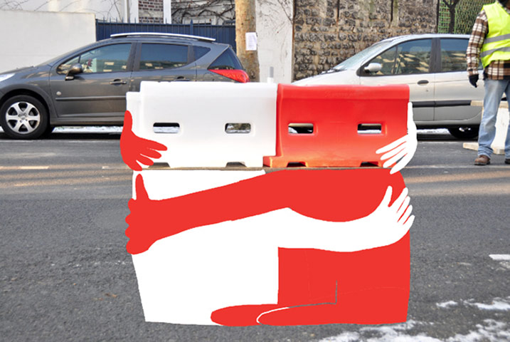 Street art Paris: Urban hug, Paris