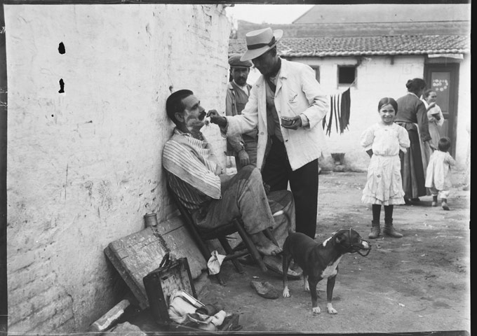 vintage Barcelona: Barber