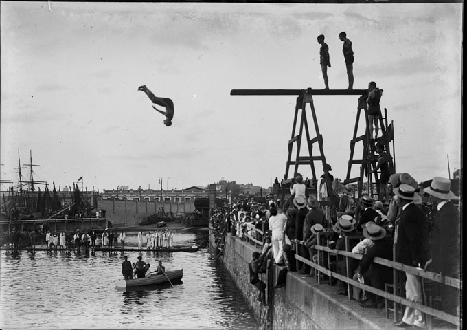 vintage Barcelona: Swimming