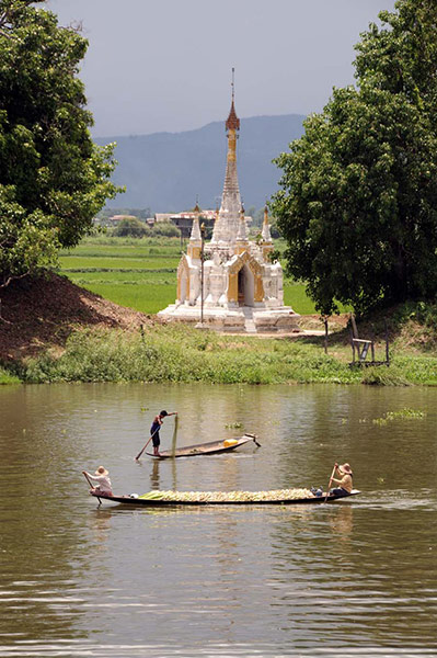 Burma gallery: Fishermen on Lake Inle