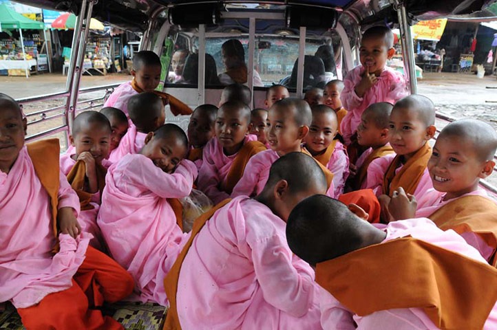 Burma gallery: Novice nuns, Maymyo