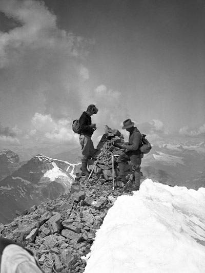 Canada parks : canada banff climbers