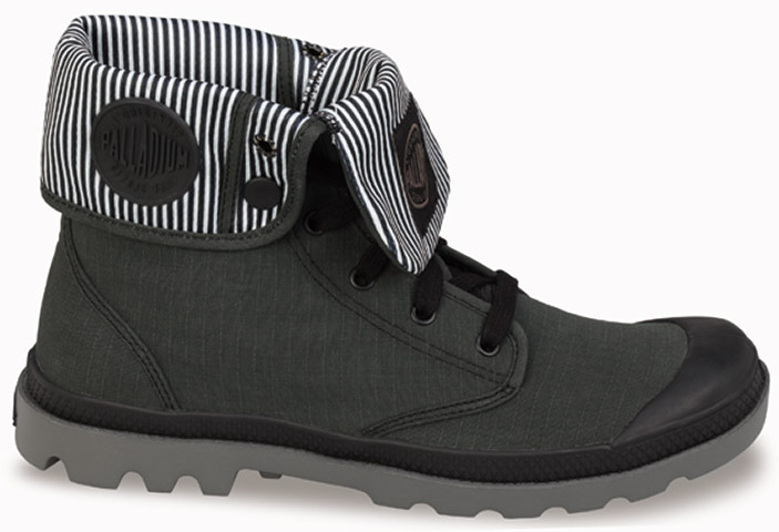 Travel: Baggy lite boots in black/metal