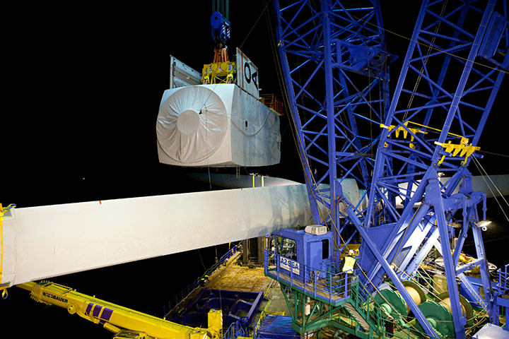 Ormonde wind farm: The generator unit - the nacelle - is lifted