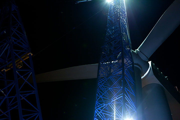 Ormonde wind farm: The rotor is slotted into place on the nacelle
