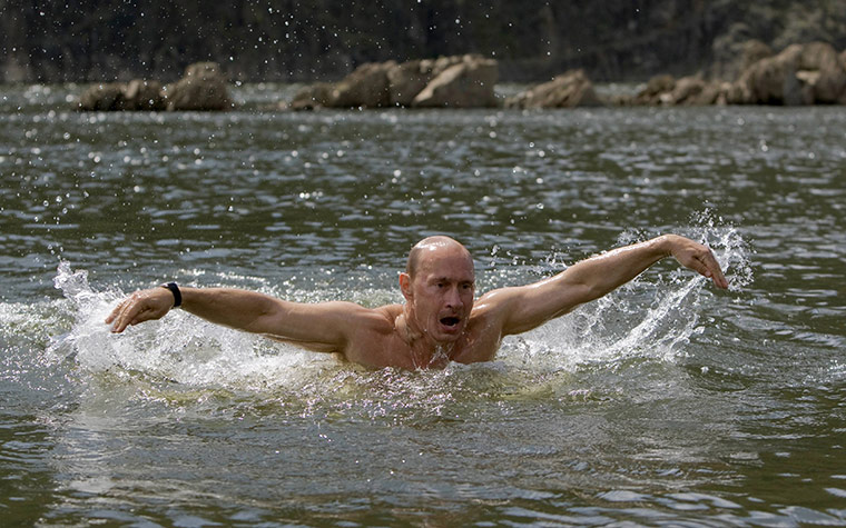 Vladimir-Putin-macho-pose-007.jpg