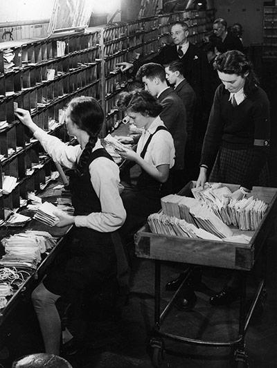 You can help your country: Young people sorting the mail, 1942