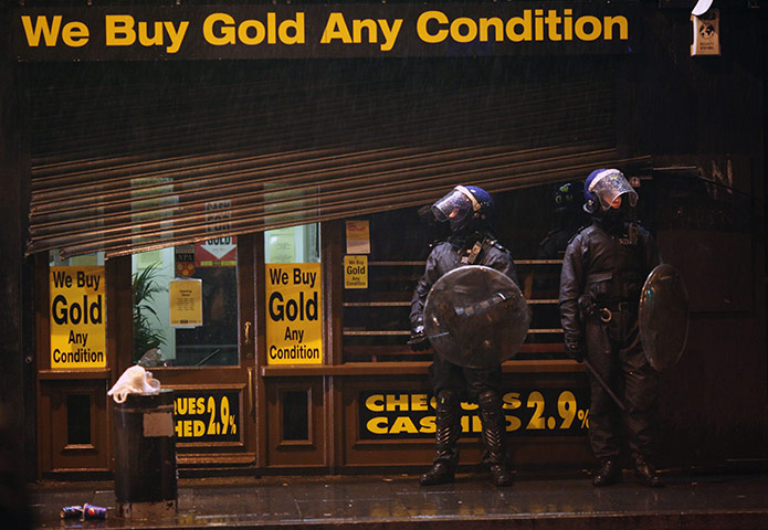 http://static.guim.co.uk/sys-images/Guardian/Pix/pictures/2011/8/8/1312789899556/Rioting-in-Brixton-002.jpg