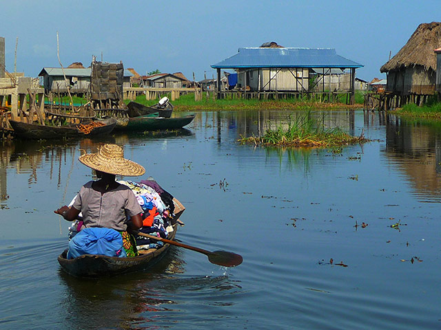 Benin : lake villge, ganvie, benin 