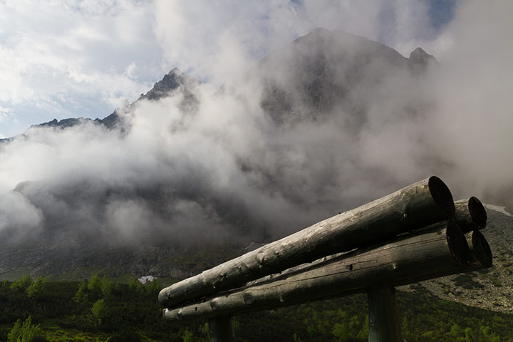 slovakia: Misty peaks at Zelene pleso