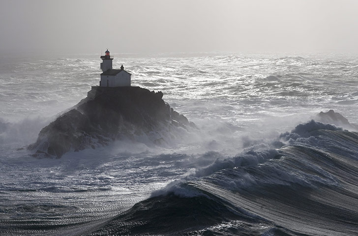 http://static.guim.co.uk/sys-images/Guardian/Pix/pictures/2011/9/21/1316622161184/Tevennec-lighthouse-in-th-004.jpg