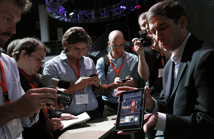 Kindle Fire: Reporters crowd around the new Kindle Fire