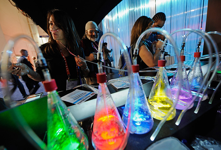 CES 2012: Convention attendees inhale flavoured oxygen at the Air Head oxygen bar 
