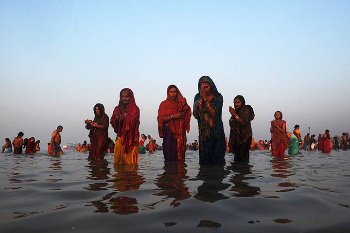 Pilgrims at the Ganges - in pictures