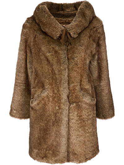 Hollywood look: Faux-fur coat