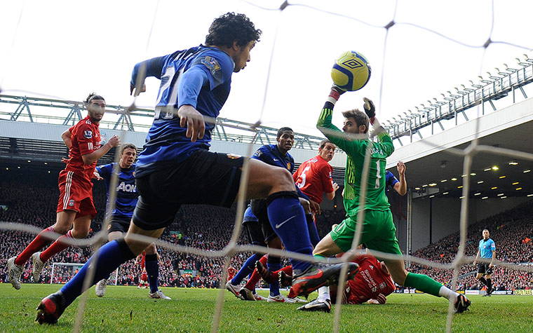 Liverpool v Man Utd: Daniel Agger heads the 1st goal for Liverpool