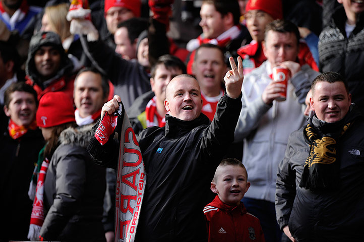 Liverpool v Man Utd: Liverpool fans let the United fans how many goals they've scored